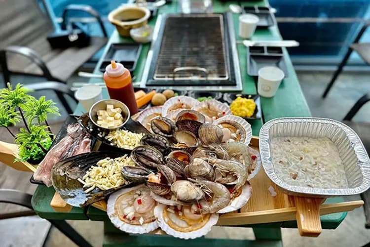 海雲台貝殼一號店:海鮮燒烤+海鮮鍋+起司+黑輪(火烤兩吃)-地方風味