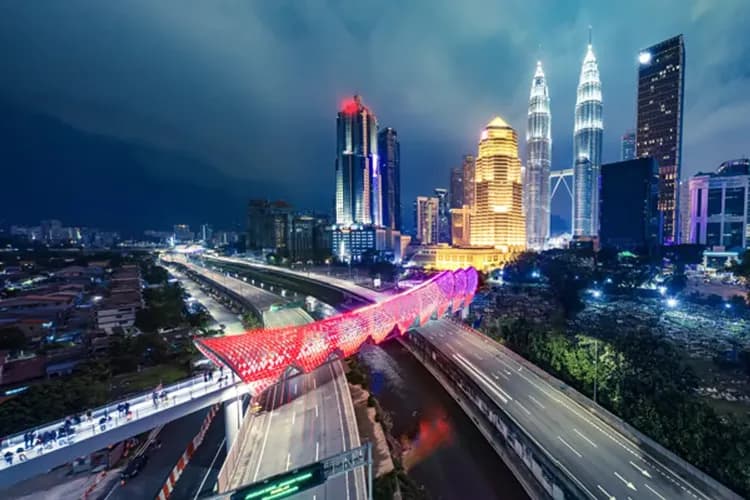 莎羅馬行人天橋