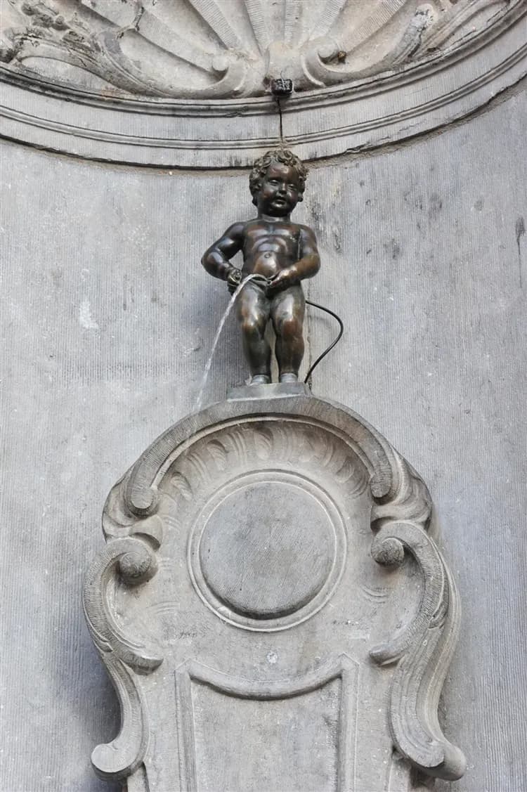 歐洲週年慶｜荷比法雙遊船｜童話羊角村．風車村．布魯日老城．歌劇院．OUTLET購物．時尚巴黎9日｜高雄來回-11