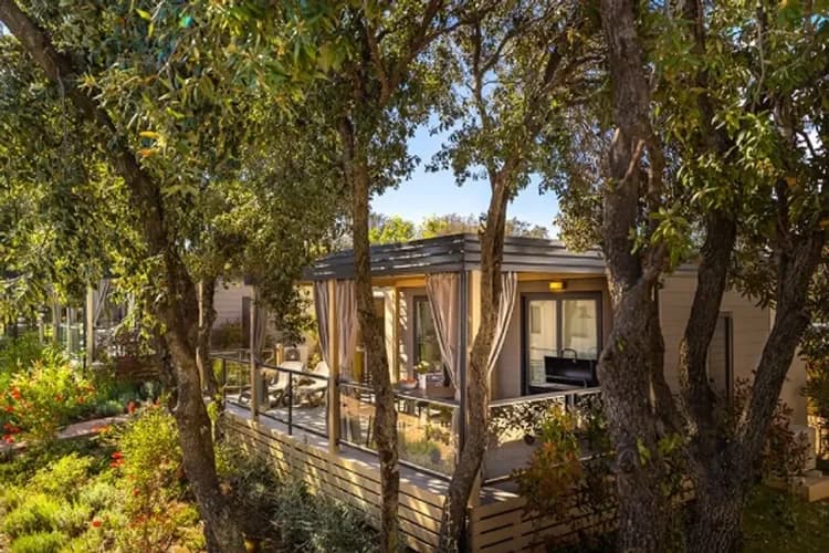 四人房外觀-五星豪華露營