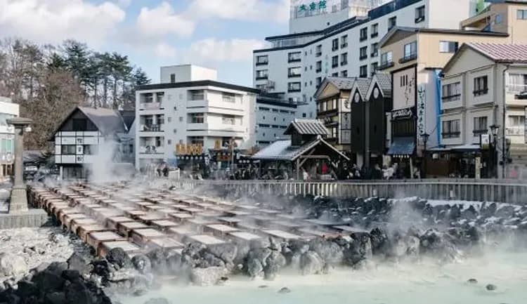 冬遊東京│冬季萬座滑雪x雪上健行.草津湯田.富岡製絲廠.川越藏造老街.螃蟹x涮涮鍋吃到飽.星空雙湯五日-6