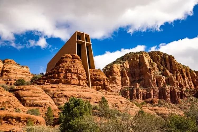 華航直飛鳳凰城～美西三城漫遊、兩大國家公園、四大私房秘境、聖多納小鎮八日