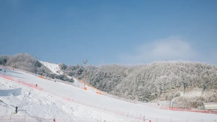 伊利希安江村滑雪場渡假村