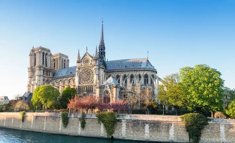 【賀歲荷比法、預購減5000】羅浮宮三遊船、世界遺產旅行、百年皇宮餐廳、巴黎星辰凱悅10日-16