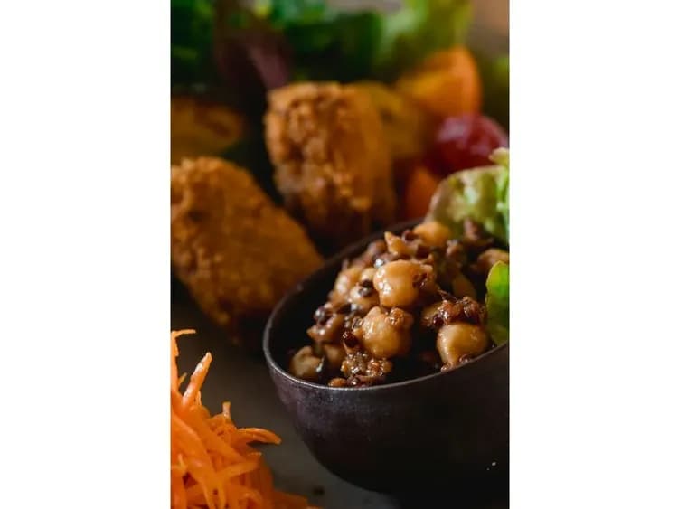 【竹富島深度文化遊】跟著在地嚮導漫步傳統聚落＆品嚐特色「命草」純素料理-8