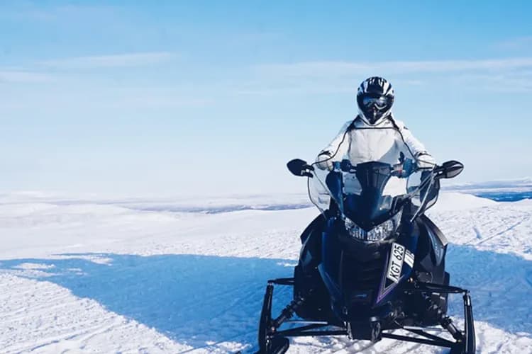 阿寒湖雪上活動雪上活動五合一(雪上摩托車、越野車、香蕉船、冰釣、品嚐公魚天婦羅)〉