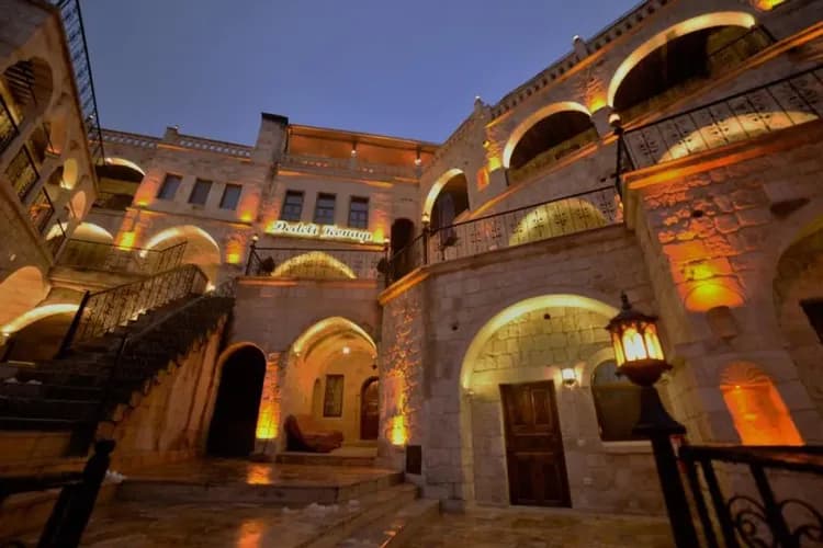 飯店圖僅供參考，以實際預定結果為主-洞穴風格飯店(兩晚)