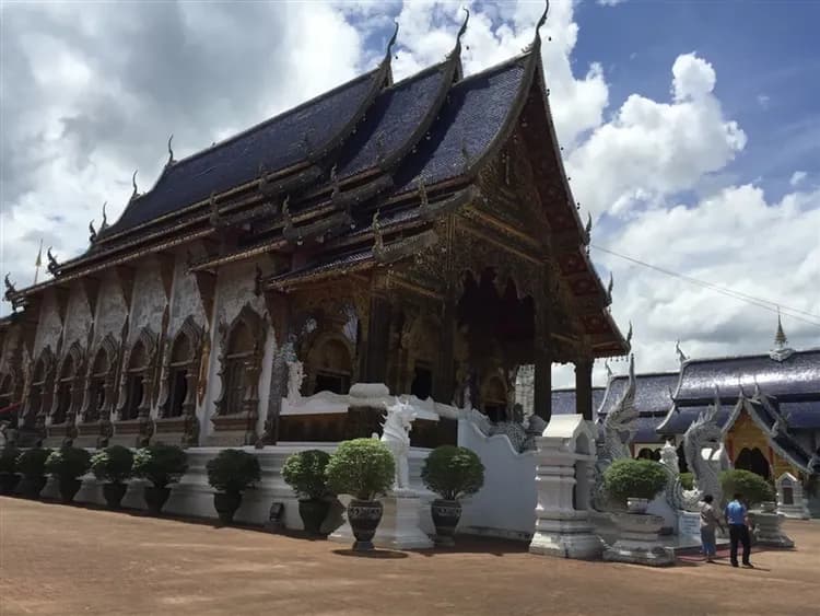 旅展優惠│清邁│清萊│黑白藍廟,青青草原,森林藝術村,瓦洛洛市集,尼曼商圈,海鮮吃到飽5日-8