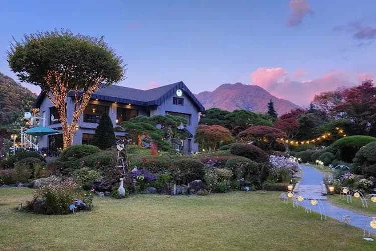 庭園景觀咖啡廳(安排藍絲帶餐廳用餐)