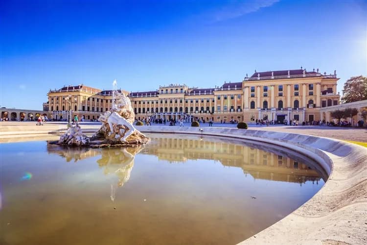 童話奧捷德10日｜海德古堡．伏爾他瓦河遊船料理．羅騰堡．絕美雙湖區．維也納．布拉格．庫倫洛夫老城．OUTLET購物-11