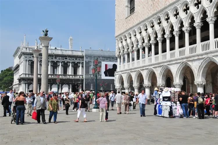 義大利蜜月|阿聯酋雙點進出.羅馬.威尼斯.米蘭.佛羅倫斯.龐貝.阿瑪菲.高速火車10日-16