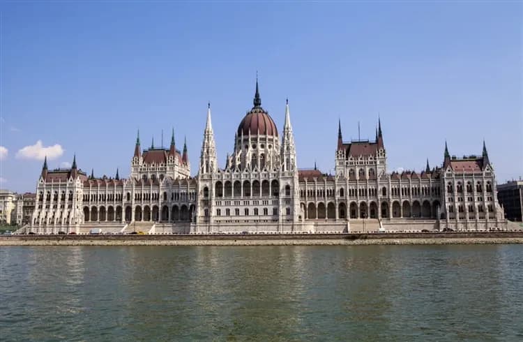 遨遊匈羅雙國│地下鹽礦遊樂場．布蘭城堡．匈牙利馬術秀．吸血鬼故鄉．埃格爾公牛血．錫比烏．布拉索夫10日-8