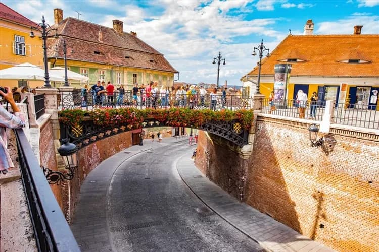 遨遊匈羅雙國│地下鹽礦遊樂場．布蘭城堡．匈牙利馬術秀．吸血鬼故鄉．埃格爾公牛血．錫比烏．布拉索夫10日-7