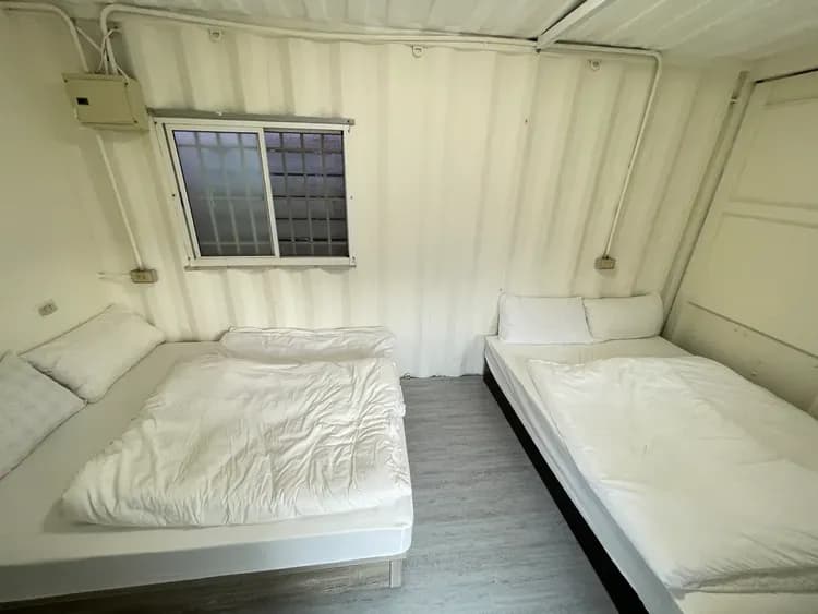 屋外貨櫃4人房（套房）