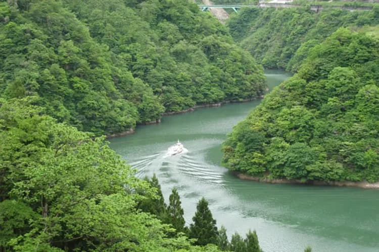 庄川峽遊覽船