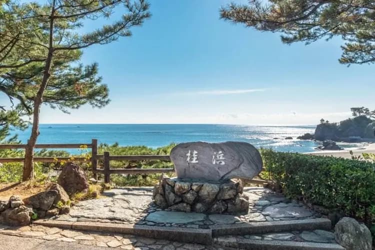 桂濱公園(坂本龍馬像、漫步土佐灣)