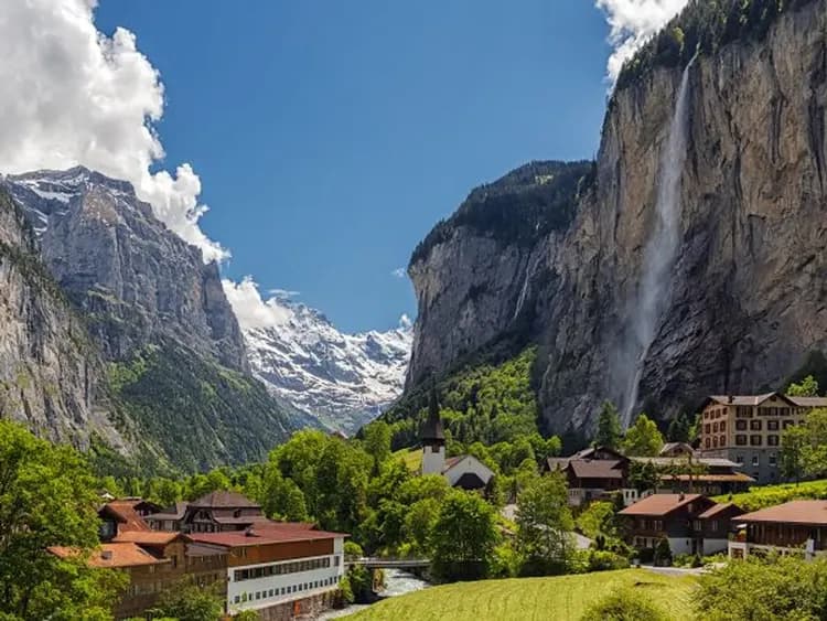 【唯美瑞士、報名送小費】三大名峰收錄、四大景觀火車、兩大精彩城堡、列支敦斯登12日-13