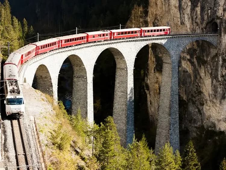 【唯美瑞士、報名送小費】三大名峰收錄、四大景觀火車、兩大精彩城堡、列支敦斯登12日-8