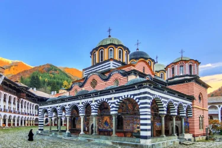 【保加利亞玫瑰節、限量加價商務艙、早鳥最高省6000】羅馬尼亞漫遊、里拉修道院、吸血鬼城堡、六晚五星飯店13日-10