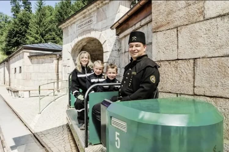 鹽礦小火車-古老鹽礦探秘