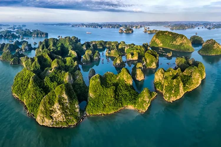 下龍灣(海上桂林；聯合國世界遺產目錄)