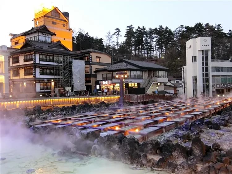 迎春折2,000｜漫遊輕井澤.草津湯畑.表參道購物.燒肉美食.螃蟹雙湯六日｜保住3晚國際連鎖飯店｜高雄來回