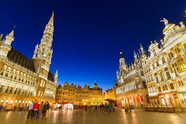 花季經典荷比法｜庫肯霍夫花園、童話羊角村、布魯日老城、羅浮宮、三遊船10日|國泰雙點-16