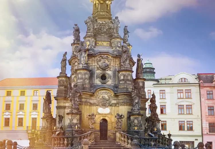 捷克景點, 歐洛慕奇, 聖三一紀念柱