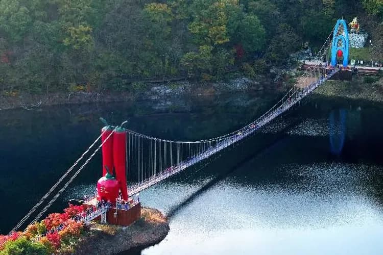 七甲山天莊湖吊橋