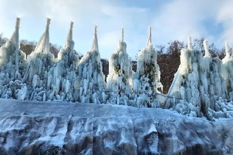 七甲山冰柱節噴泉慶典(含雪盆+烤栗子)