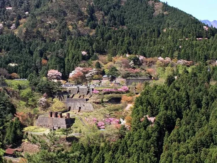 別子銅山礦坑(搭乘懷舊小火車)