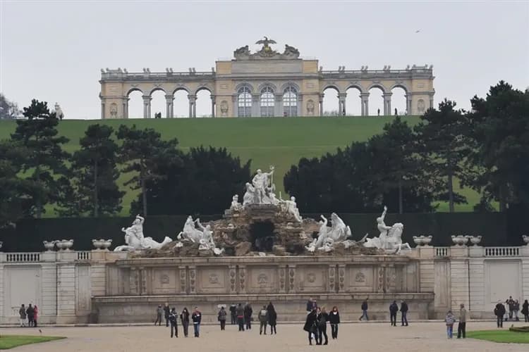 冬季熱銷｜奧斯匈｜匈牙利連泊三晚,茜茜公主雙宮,多瑙河遊船,漁人堡,布拉提斯拉瓦8日-7