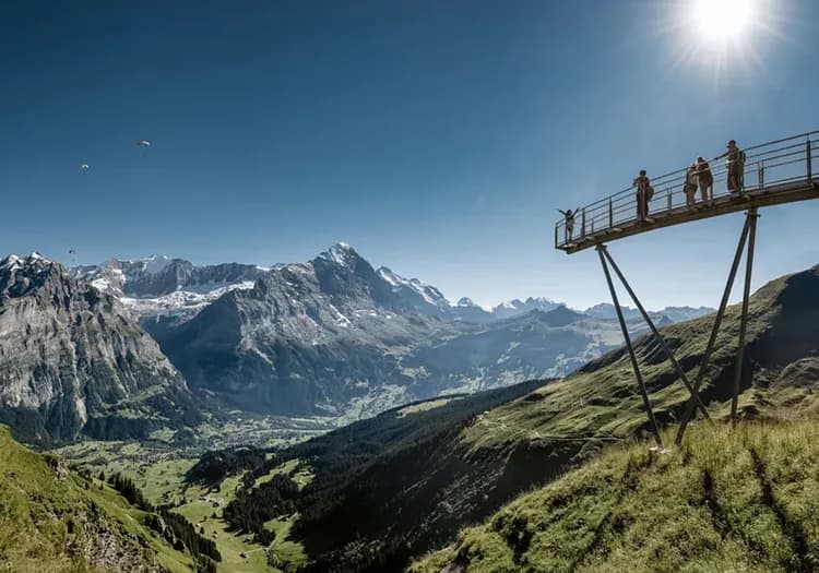first, 菲斯特, 愛的迫降, 玄彬, 孫藝珍
