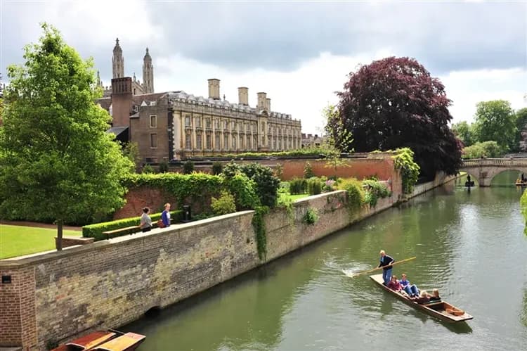 經典英荷比法｜雙博物館．荒原復古火車．北海小漁村．過夜渡輪．比利時古城．花都巴黎．經典遊船．英式下午茶13日-9
