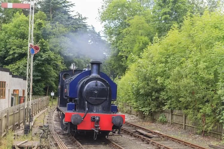 經典英荷比法｜雙博物館．荒原復古火車．北海小漁村．過夜渡輪．比利時古城．花都巴黎．經典遊船．英式下午茶13日-12