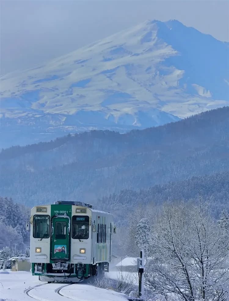 初心遊│東北在地列車企劃│JR五能線白神號．十二湖青池．冬季暖爐列車．銀山溫泉．百選三鐵道5日-6