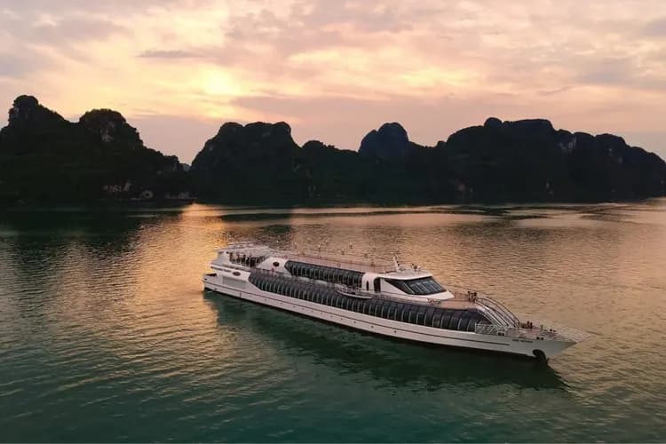 下龍灣豪華日遊船