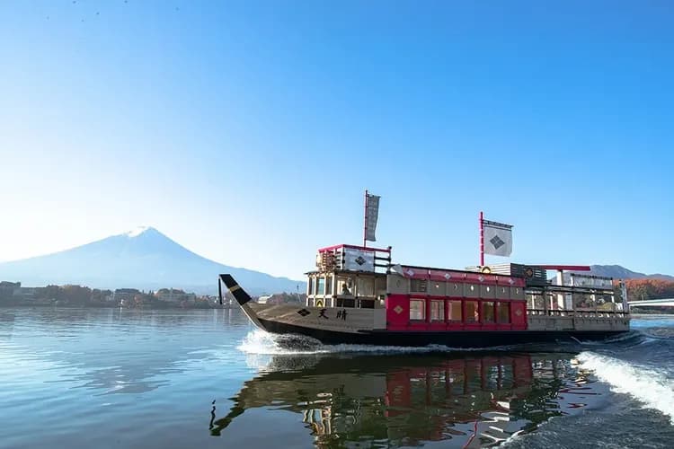 河口湖：天晴號遊覽船