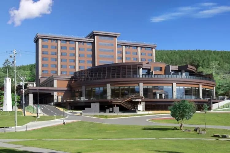 白樺渡假池之平飯店