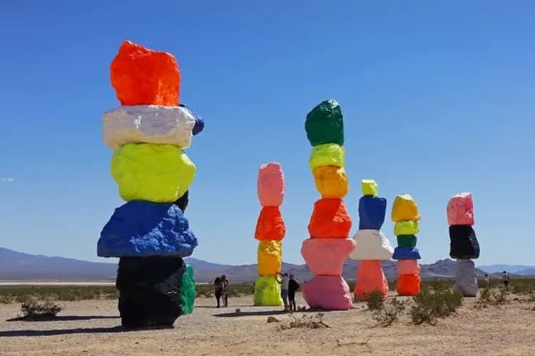 彩虹巨石-彩虹巨石(七色魔法山)