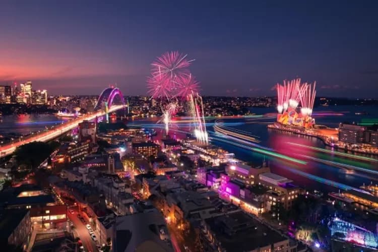 船遊雪梨灣(雪梨港風光+船上用餐+欣賞光影秀)