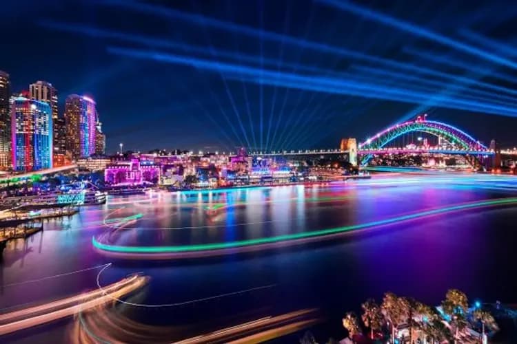 船遊雪梨灣(雪梨港風光+船上用餐+欣賞光影秀)