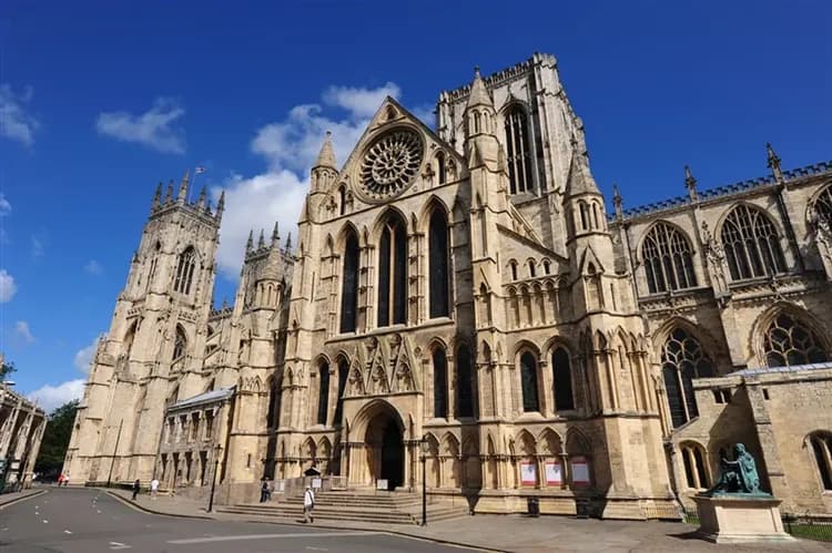 玩樂369｜旗艦英國｜蘇格蘭高地．約克霍格華玆古董火車．尼斯湖遊船．莊園飯店．倫敦五星．巨石陣13日(夏)-19