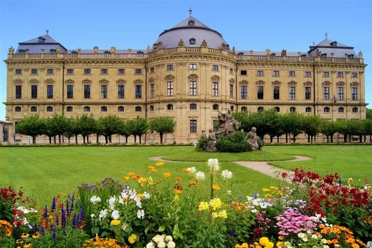 漫遊德捷10日│童話大道烏茲堡．羅騰堡．海德堡．紐倫堡纜車．德勒斯登．布拉格城堡遊船料理．庫倫洛夫．慕尼黑．法蘭克福