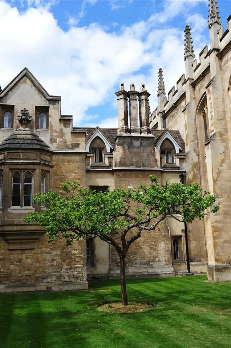 特選英國｜莎翁文學小鎮．大英博物館．雙大學城．都鐸小鎮．絕美湖區遊船．七姐妹斷崖．復古火車暢遊10日-10