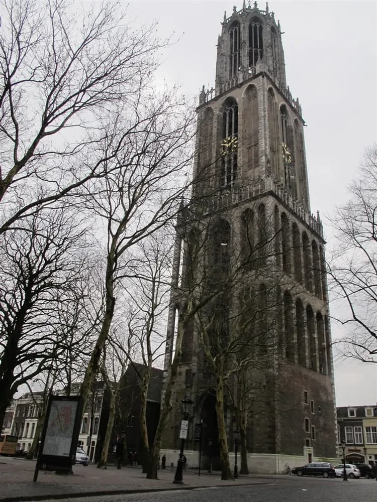 暑假折三千｜經典荷比法｜歐洲之星列車．漫遊小孩堤防．花都百年咖啡．中世紀古城．荷蘭綠村．巴黎購物10日-5