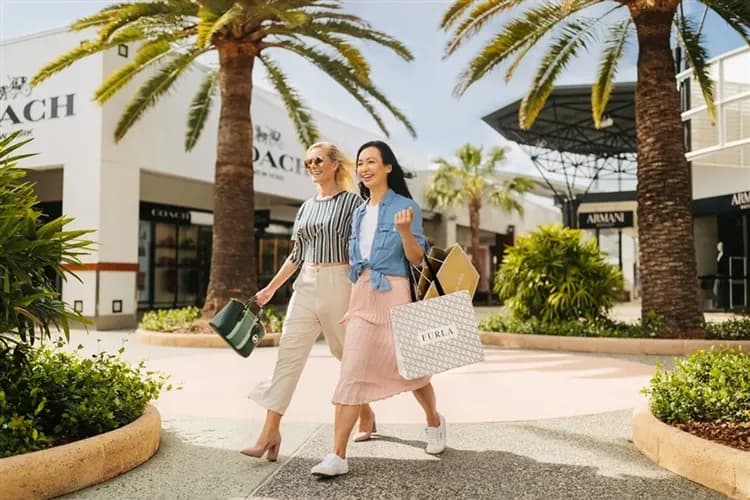 澳洲旅遊｜《小孩不佔床扣一萬》入住海豚島度假村2晚·季節賞鯨·滑沙快感·親餵可愛海豚·擁抱無尾熊·酒莊·黃金親子9日-11