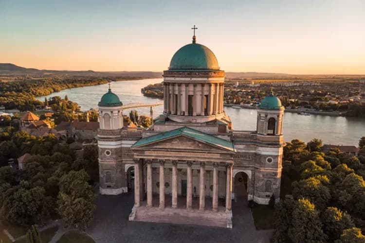 埃斯特戈姆小鎮-多瑙河畔小鎮