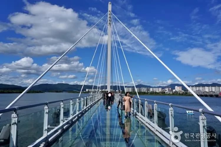 圖片出自韓國觀光公社-昭陽江天空步道