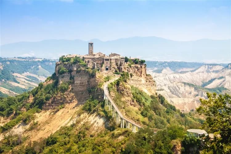 最高省1萬│經典義大利│夜泊威尼斯本島．傳奇鬥獸場．絕美卡布里島．千年龐貝城．天空之城．加達湖濱美鎮．巴爾多山纜車．朝聖梵諦岡13日-7